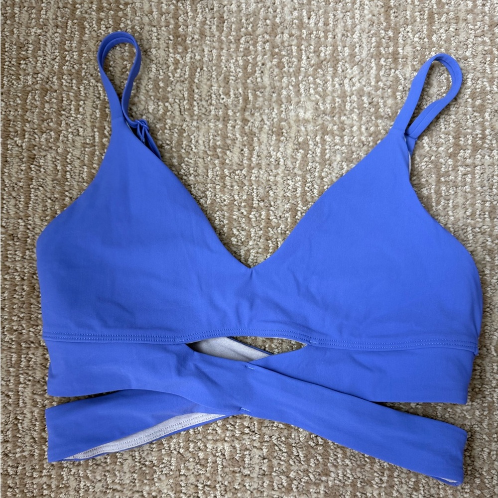 Lululemon V-Neck Crossover Underband Bra